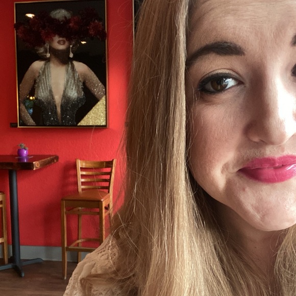 Meet your Posher, Casey - Picture 2 of 4